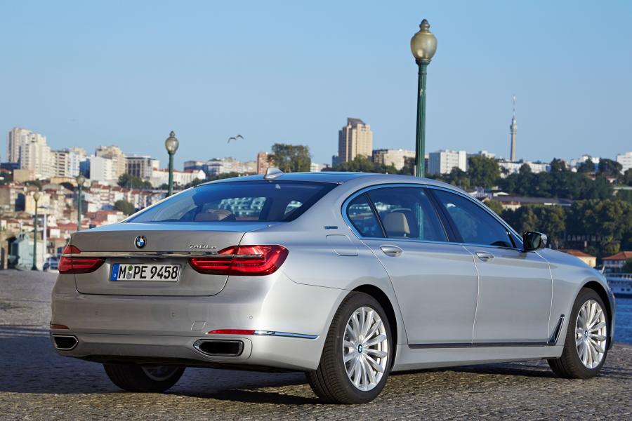  BMW 740Le xDrive (G12) 2015 года  (WW) (фото 3 из 41)